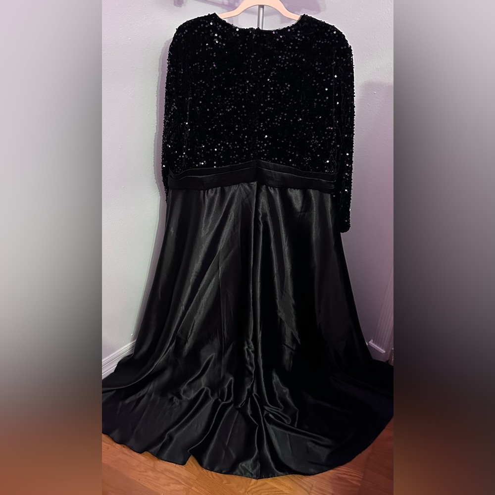 EUC Elegant Black Sequin Gown with Pockets